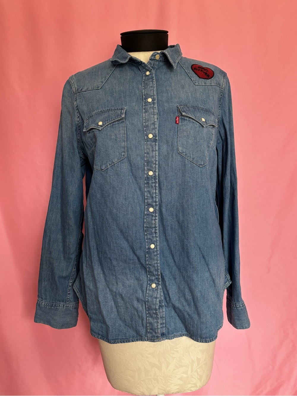 NWOT Levi's Women’s XL Blue Chambray Western Shirt w/ embroidery
